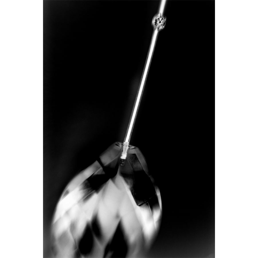White gold 'Amo' earring with crystals AMI | OR7 CDR MNDRLAU18B CT 0,08